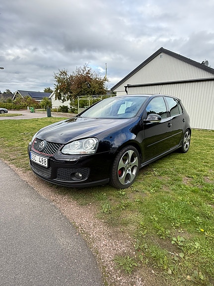 Volkswagen Golf V 2 of 7