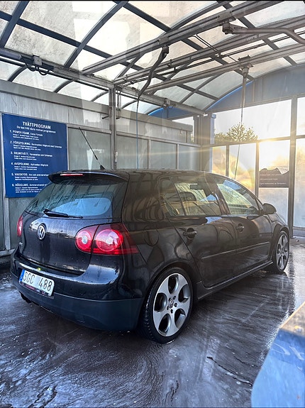 Volkswagen Golf V 3 of 7