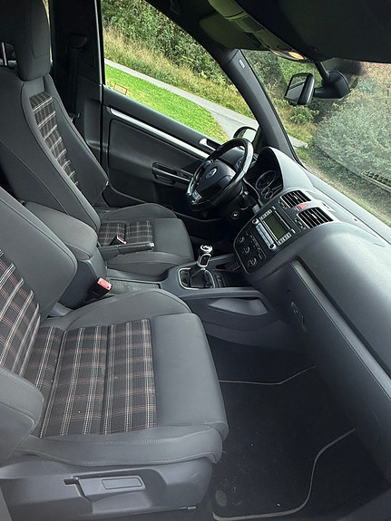 Volkswagen Golf V 5 of 7