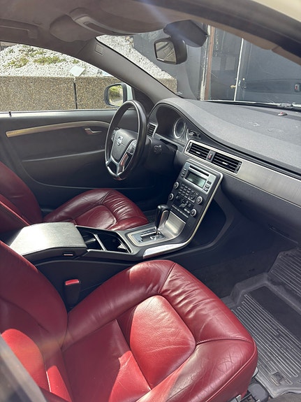Volvo V70 7 of 8