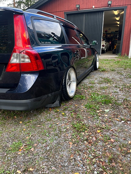 Volvo V70 3 of 8