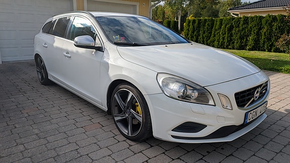 Volvo V60 2 of 7