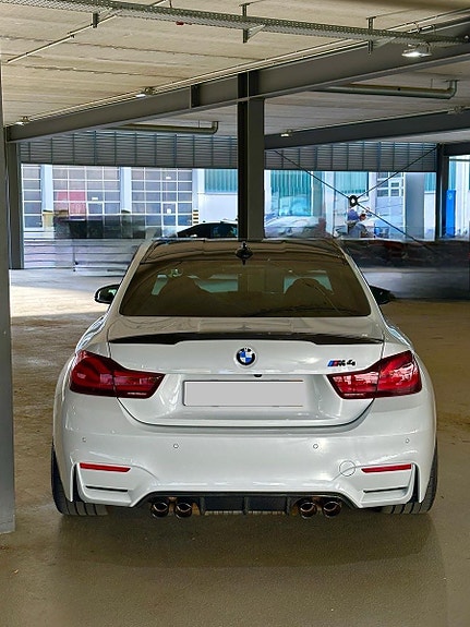 BMW M4 4 of 8