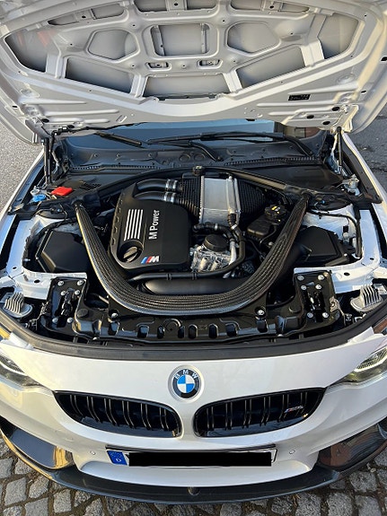 BMW M4 7 of 8