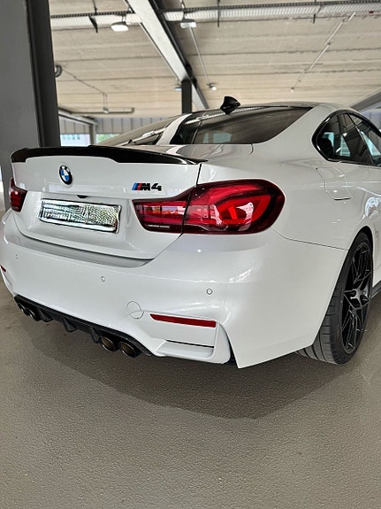 BMW M4 8 of 8