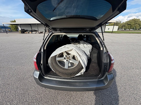Subaru Legacy 5 of 7
