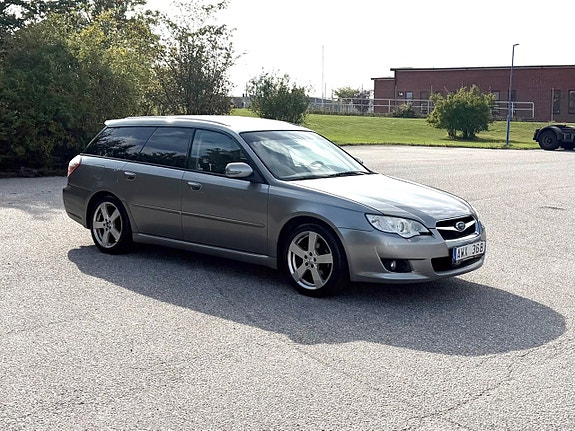 Subaru Legacy 2 of 7
