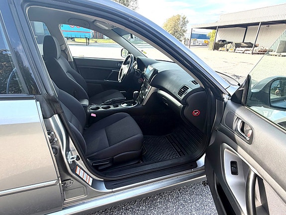 Subaru Legacy 7 of 7