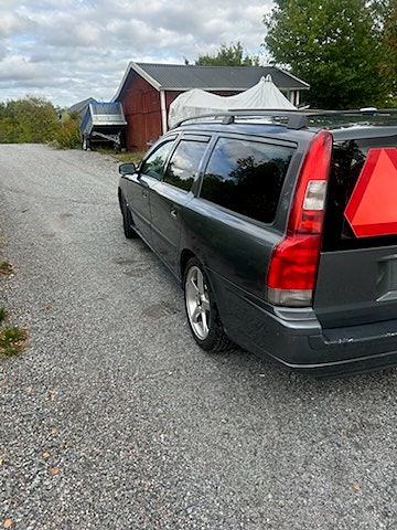 Volvo V70 2 of 8