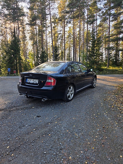 Subaru Legacy 2 of 7