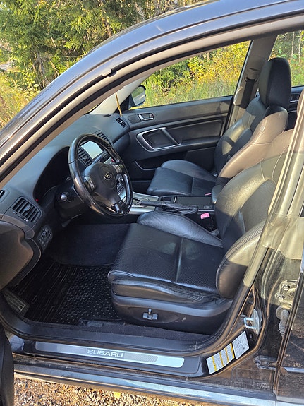 Subaru Legacy 5 of 7