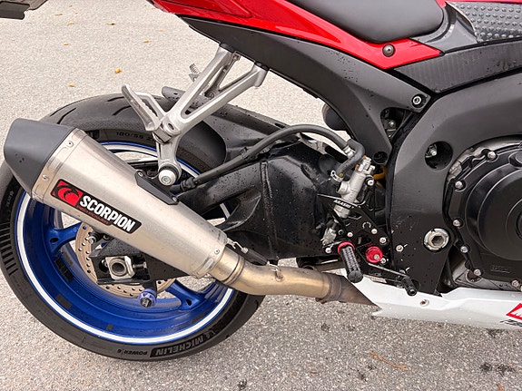 Suzuki GSX-R750 5 of 8