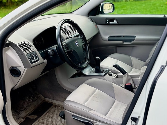 Volvo V50 5 of 7