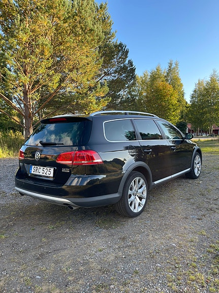 Volkswagen Passat Alltrack 2 of 7