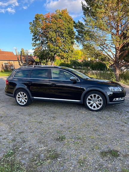 Volkswagen Passat Alltrack 3 of 7