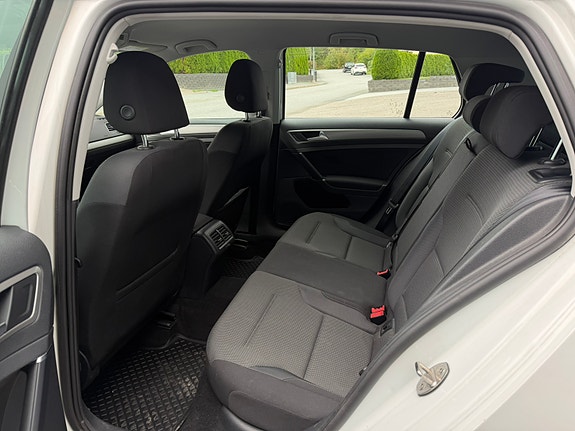 Volkswagen Golf VII 5 of 12