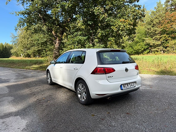 Volkswagen Golf VII 2 of 12