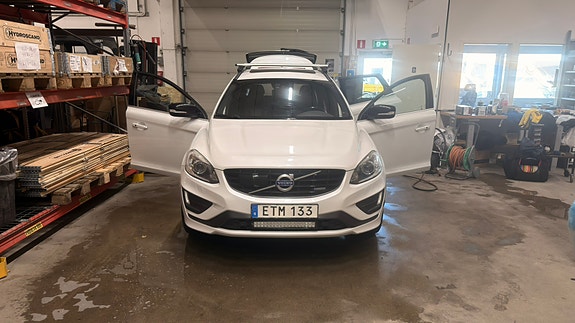 Volvo XC60 2 of 10