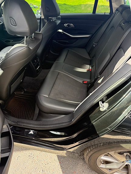 BMW 330e 8 of 9