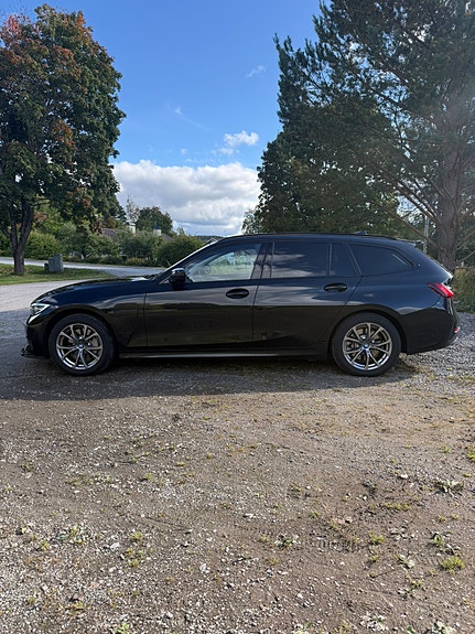 BMW 330e 4 of 9