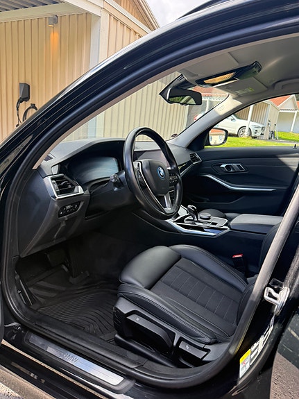 BMW 330e 7 of 9