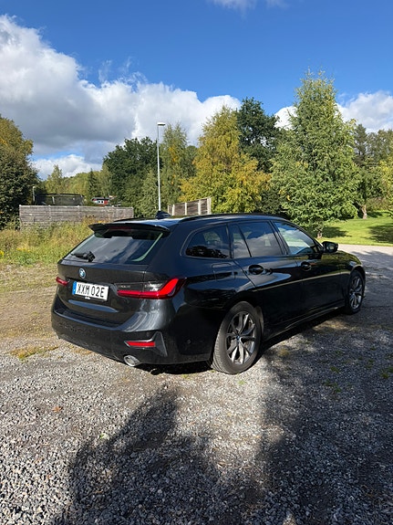 BMW 330e 5 of 9