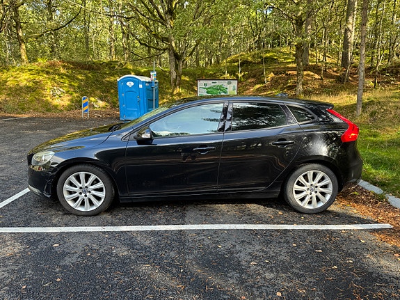Volvo V40 3 of 20