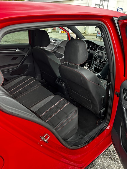 Volkswagen Golf VII 11 of 14