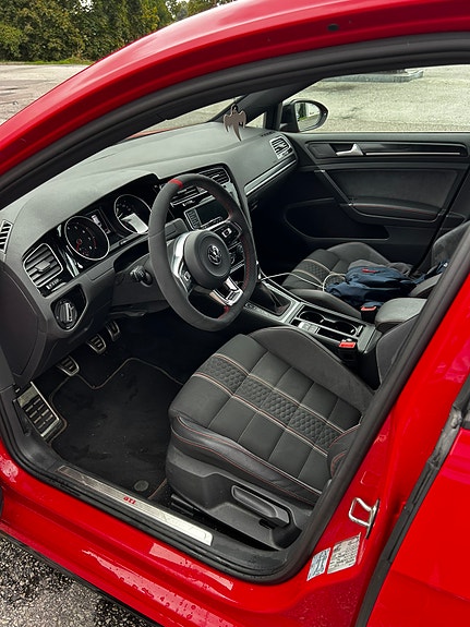 Volkswagen Golf VII 8 of 14