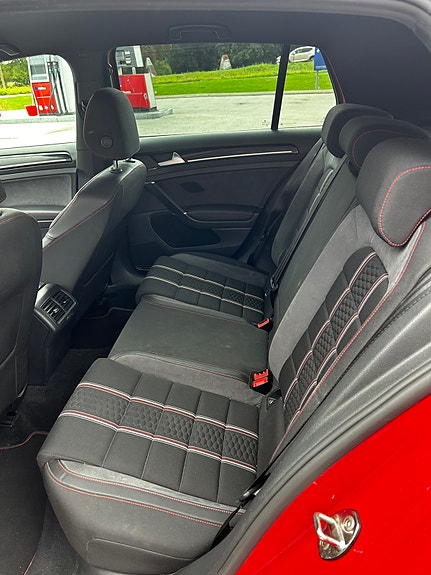 Volkswagen Golf VII 10 of 14