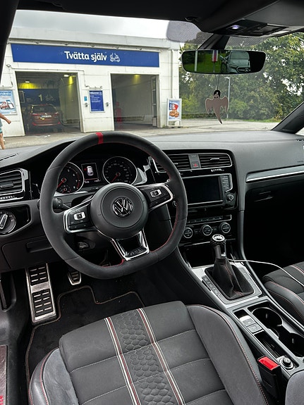 Volkswagen Golf VII 9 of 14