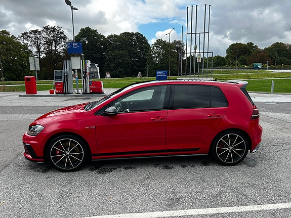 Volkswagen Golf VII 2 of 14