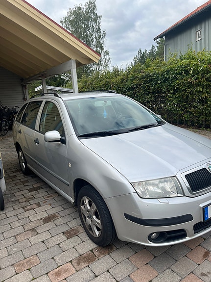 Skoda Fabia 2 of 13