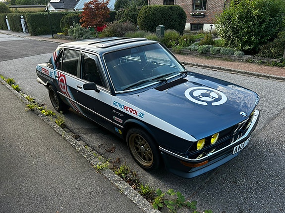 BMW 525 2 of 13
