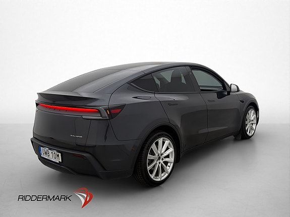 Tesla Model Y 9 of 30