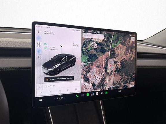 Tesla Model Y 16 of 30
