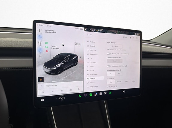 Tesla Model Y 22 of 30