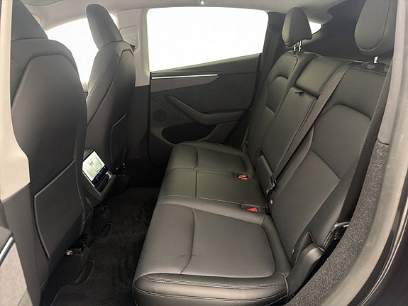 Tesla Model Y 29 of 30