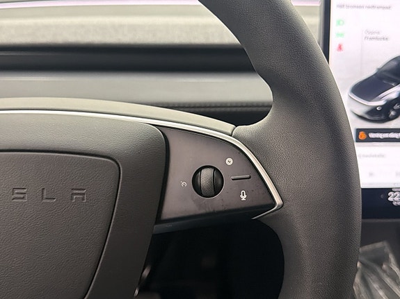 Tesla Model Y 14 of 30