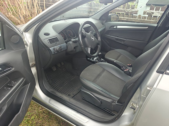 Opel Astra 7 of 9