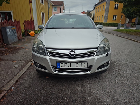 Opel Astra 2 of 9