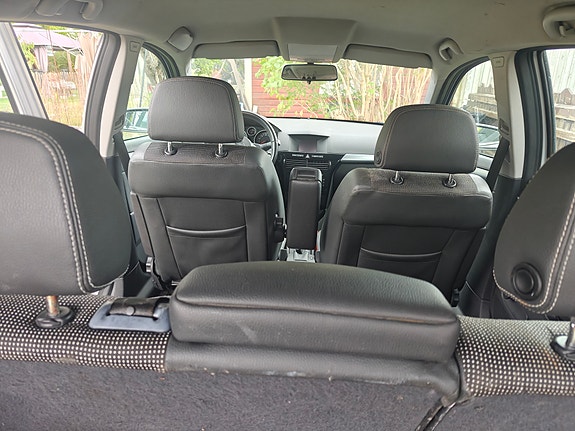 Opel Astra 8 of 9
