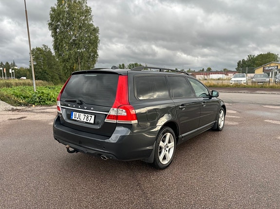 Volvo V70 4 of 26