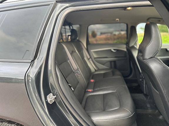 Volvo V70 15 of 26