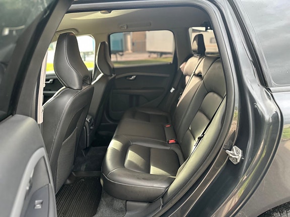 Volvo V70 12 of 26