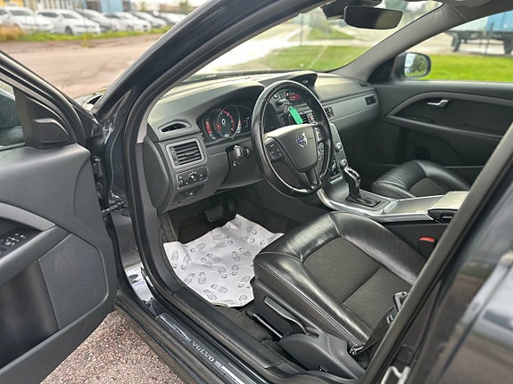 Volvo V70 8 of 26