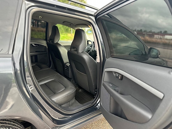 Volvo V70 13 of 26