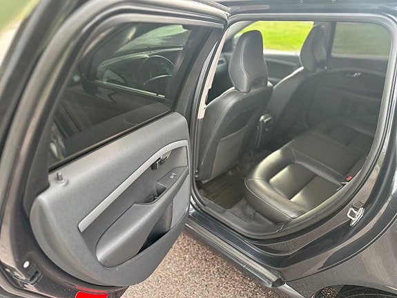 Volvo V70 11 of 26