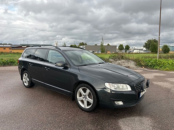 Volvo V70 2 of 26