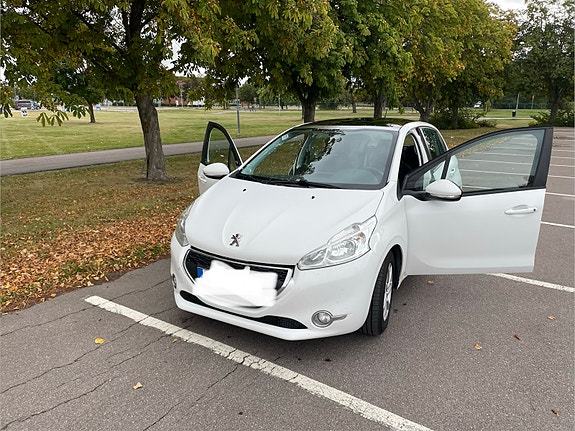 Peugeot 208 2 of 6